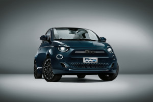 Fiat 500, la prima, Elektro, vollelektro, Neu, New, Elektrofahrzeug, Blau, Grün, Stehend, von vorne, Cabriolet, Cabrio